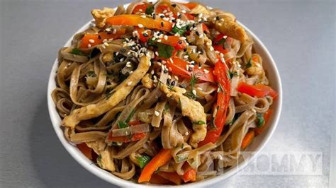 Быстрое блюдо: нежная лапша с сочной куриной грудкой