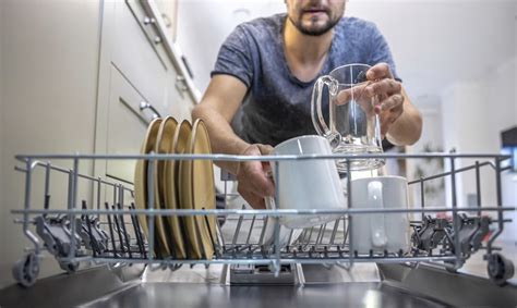 Оптимальное использование посудомоечной машины для обработки чугунных кулинарных изделий