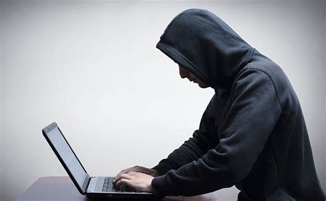 Поиск информации о человеке в системе школьной или университетской базы данных