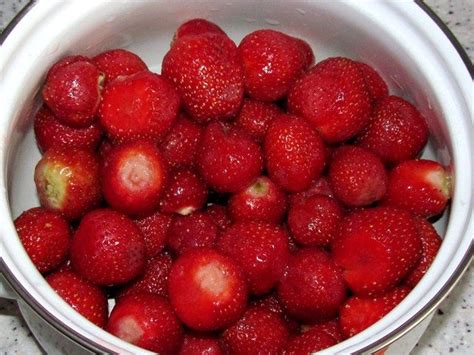 Приготовление пюре из сочной клубники