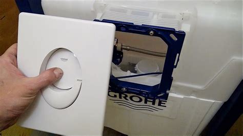 Проверка функциональности и завершение монтажа кнопки Grohe