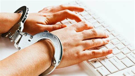 Распространение ложной информации: вред, причиненный обществу