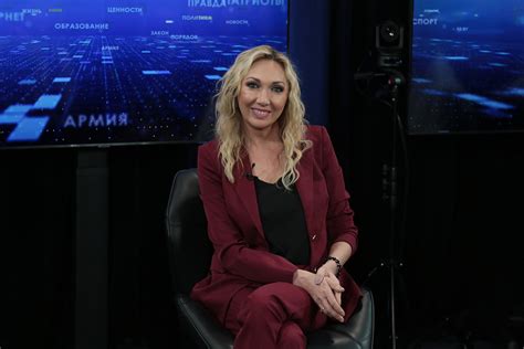 Создание опыта утреннего развлекательного шоу для будильника Алисы