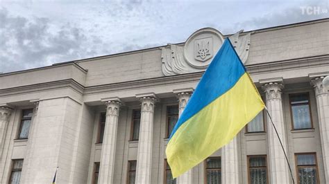 Шаг 2: Размещение и закрепление нитей в основе паутины